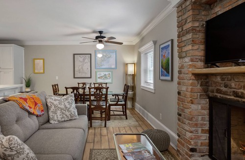 Hilton Head Island Apartment | ISLAND OASIS STEPS FROM BROAD CREEK