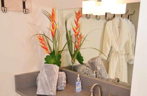 Sebastian Hotel | Island View Cottages