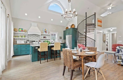Isle of Hope Historic District House | Isle of Hope Cottage w Historic Charm & Location!