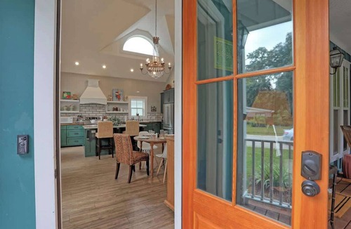 Isle of Hope Historic District House | Isle of Hope Cottage w Historic Charm & Location!
