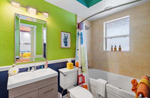 St. Petersburg Apartment | Itz a Vibe - 1 bedroom studio in the heart of DTSP