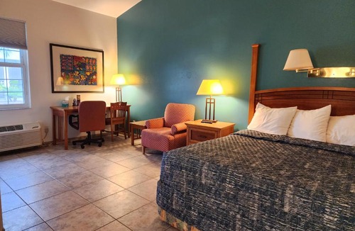 Everglades City Hotel | Ivey House Everglades Adventures Hotel
