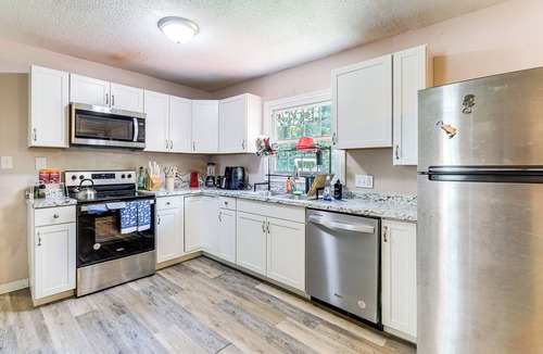 Jacksonville House | Jacksonville Retreat w/Yard near Base & Beach