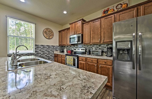 Westside House | Jax Home w/Yard - 10 Mi to Adventure Landing!
