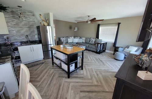 Madeira Beach House | Johns Pass Fisherman's Cove & Cottage