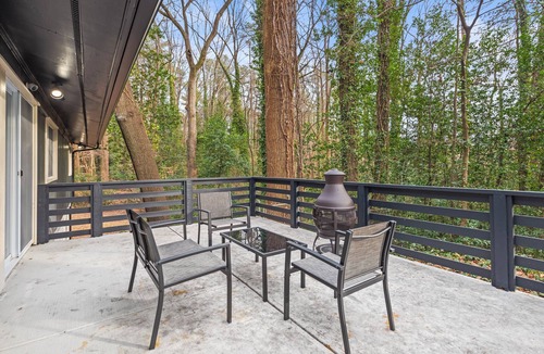 Buckhead House | Judith's Great Escape-hot tub & movie room!