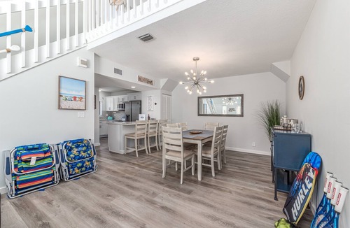 Bella Vista Condo | JupRent's Paradise on the Park - Prime Location- 8 min walk to beach- 3bed/3bath