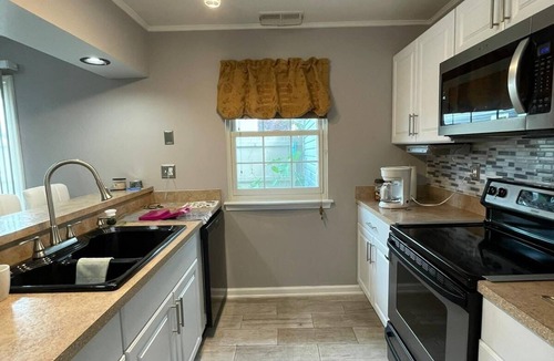 Northwest Condo | Just a 15-min drive from VA Beach Oceanfront and 20 min from Sentera Hospital.