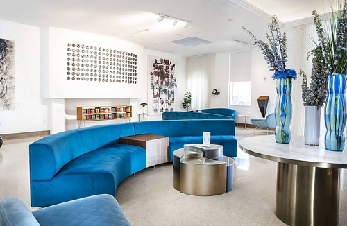City Center Hotel | Just Minutes from Attractions! 4 Family-friendly Units, Pool, Garden View