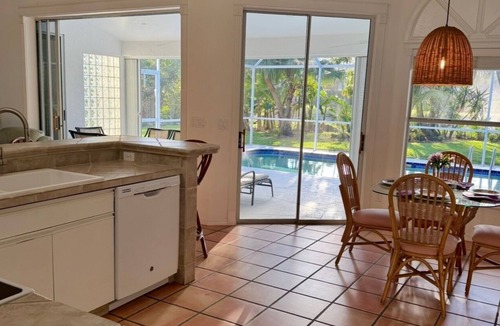 Crown Pointe House | “Just One Look!” East NAPLES family home w/pool. 5 miles to Naples beaches!