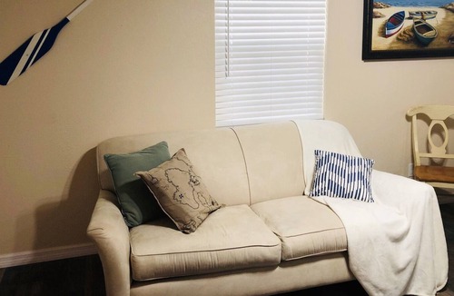 Florida Ridge House | Just Renovated Cozy Private Guest House 1/1 - Pets Welcome!