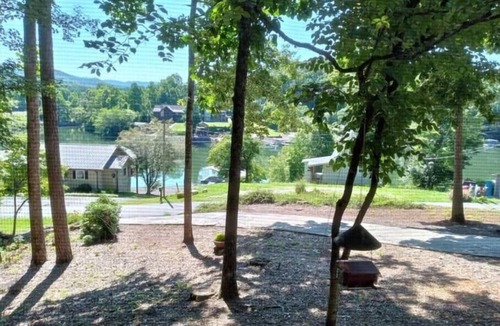 Chatuge Village House | JUST RIGHT SIZE HOME. WATCH LAKE FROM ACROSS ROAD