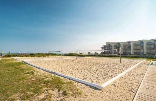 Emerald Isle House | Just steps away - beach, pool, & attractions on the Emerald Isle! New Home.