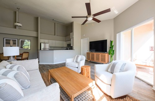 Wellington Apartment | Kasa | Bright & Airy 2BD + Free Parking | Wellington