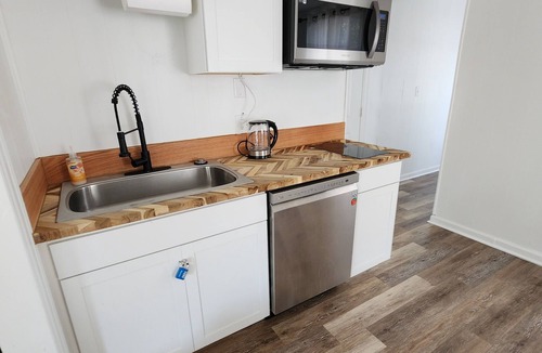 Wilson Apartment | Kenan Cottage in Whirlygig City, Unit B - 3 bd, 2 ba- 1300sf - Downtown Wilson