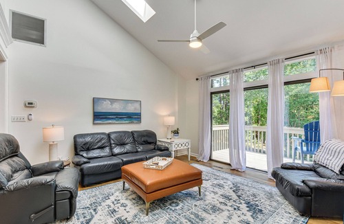 Salem House | Keowee Key Condo w/Lake Access & Community Pools!
