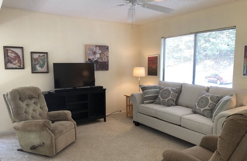 Salem House | Keowee Key Townhome #2 With a View and Amenities on Golf Course