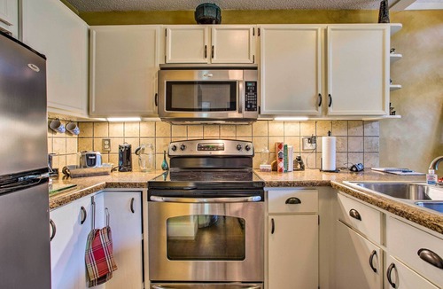 Salem Condo | Keowee Keys Home w/Mountains View & Lake Access!