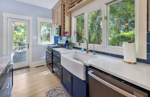 Seneca Cottage | Keowee Oar House * Hot Tub * Pet Friendly * Fire Pit* Kayaks