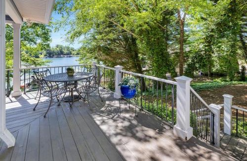 Seneca Apartment | Keowee Oar House Hot Tub Pet Friendly Kayaks