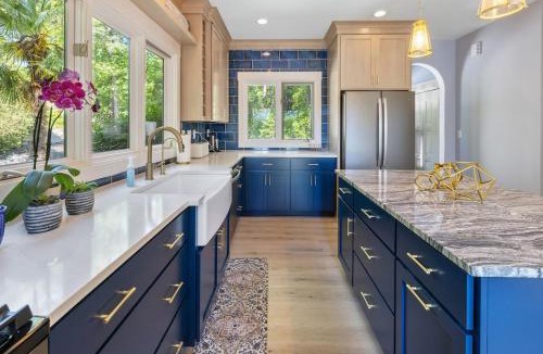 Seneca Apartment | Keowee Oar House Hot Tub Pet Friendly Kayaks