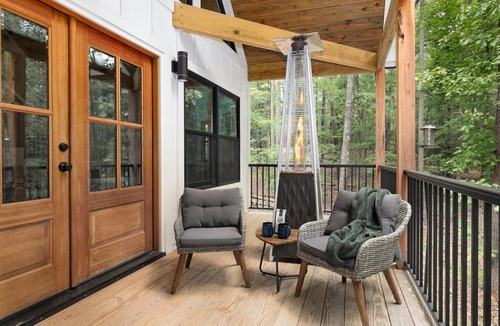 Manson House | Kerr Lake-Pvt Dock included-Beach area and Cove