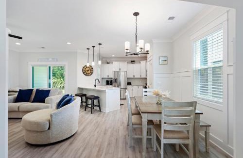 Spanish Wells House | King 2 Queens 3 Doubles Foldout Stainless Steel