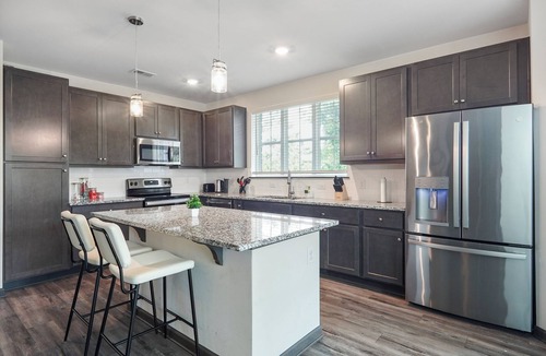 North Raleigh Apartment | King 3BR Suite in North Raleigh