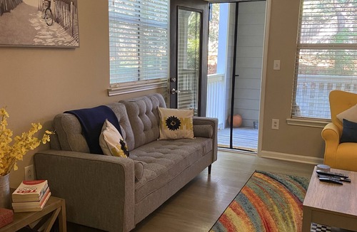 Northwest Raleigh Apartment | King Bd/Work Space, Free Parking, WiFi, Oasis…12 Minutes From RDU.Cozy and Chic