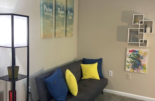 Northwest Raleigh Apartment | King Bd/Work Space, Free Parking, WiFi, Oasis…12 Minutes From RDU.Cozy and Chic