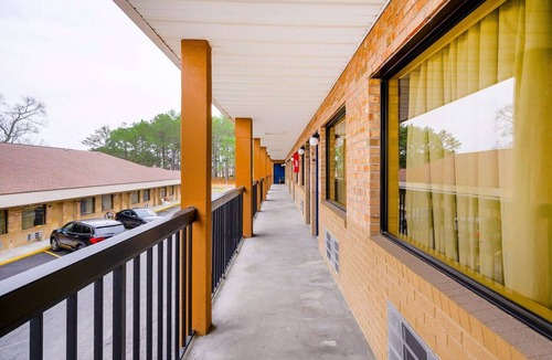 Williamston Apartment | King Bed Non Smoking