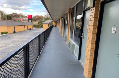 Gantt Apartment | King Bed Smoking|Budget Inn Greenville