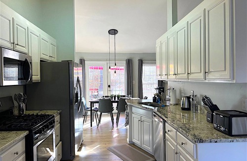Northwest Raleigh House | King Bed, Workspace, Games near RDU, RTP, Downtown