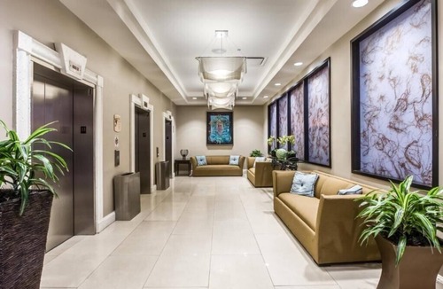 Lake Dot Apartment | King Room Near Scandalous Artistry Salon ORL