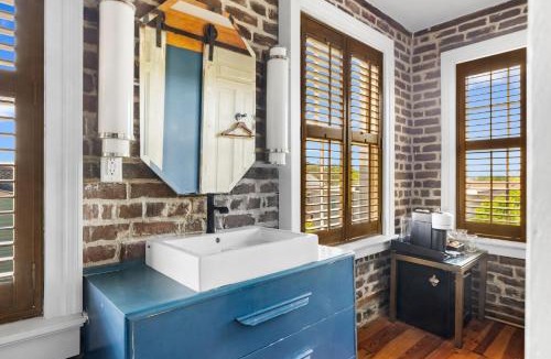 Historic District - North House | King Suite 4th Floor Downtown Hotel Boutique