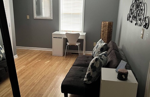 Snow Hill House | King Suite All Private even the Entrance