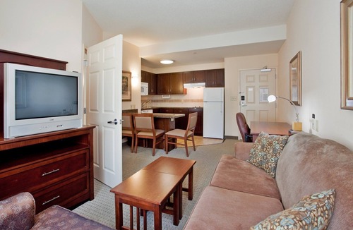 Chesapeake Condo | King Suite. Free Breakfast. Indoor Pool & Hot Tub. Great for Business Travelers!