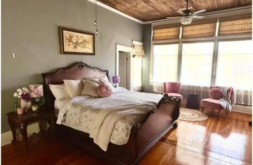 Anderson House | King Suite in Historic District, Downtown Stay