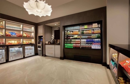 Airport North Apartment | King Suite Near Florida Realtors ORL