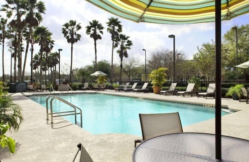 Airport North Apartment | King Suite Near Florida Realtors ORL