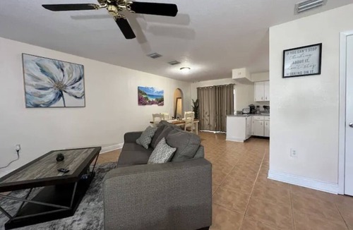 Riverview House | King Suite vacation retreat on the edge of Tampa!