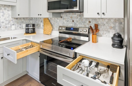 Walthourville House | KingBeds+Base10min+Hwy84+ChefKitchen+Spa Showers