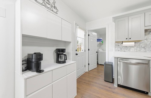 Walthourville House | KingBeds+Base10min+Hwy84+ChefKitchen+Spa Showers