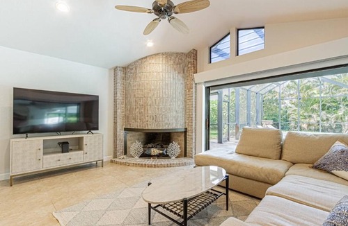 Kings Lake House | Kings Lake Blvd Private Garden View