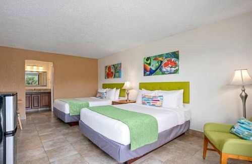 Historic Downtown Kissimmee Hotel | Kissimmee Ideal Room w 2 DBL Beds & Pool Near Local Attractions