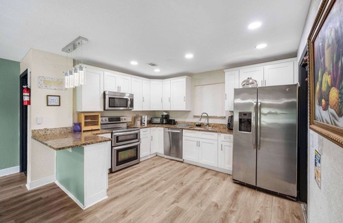 Kissimmee House | Kissimmee Lakeview Villa with Private Pool