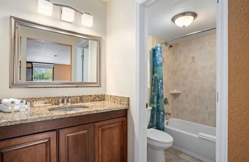 Historic Downtown Kissimmee Hotel | Kissimmee Tranquil Room with 2 DBL Beds Near Local Attractions