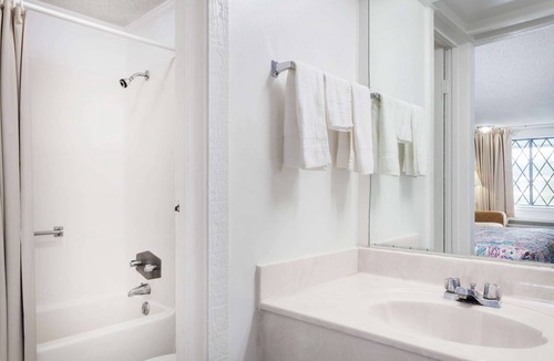 Seven Oaks Hotel | Knights Inn Columbia