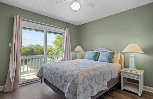 Emerald Isle House | Kokomoe: Cozy Beach Retreat with Pool, Golf Cart & Pet-Friendly Perks!