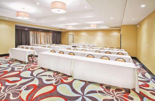 Flemington Hotel | La Quinta by Wyndham Hinesville - Fort Stewart